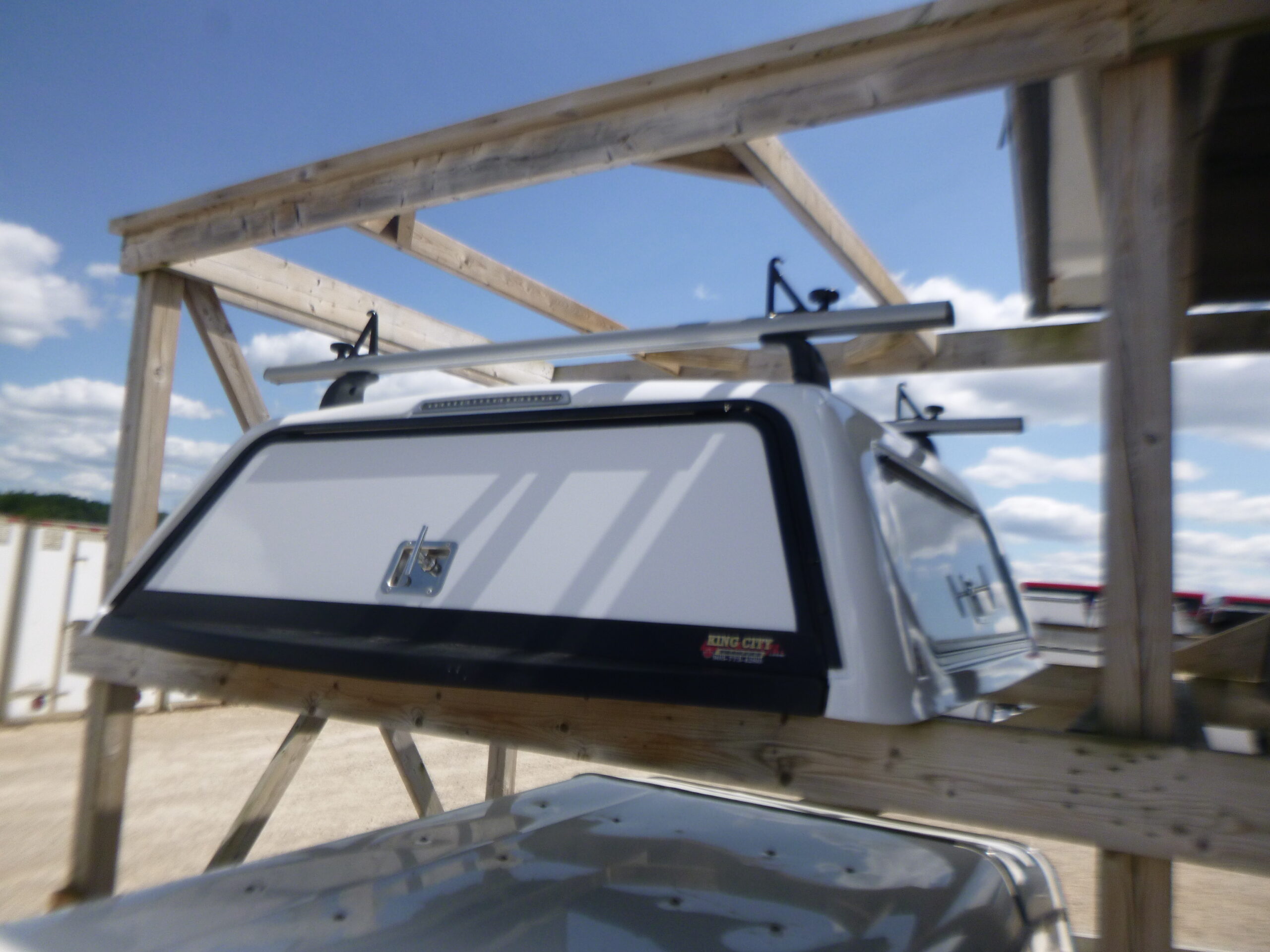 2019 - 2026 Dodge Ram New Body Style 5'7 PW7 Bright White Leer100RCC Truck Cap - Image 3