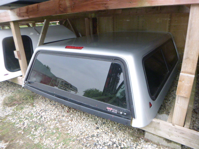 2014 - 2018 GMC Sierra or Chevrolet Silverado 6'6 GAN Silver Leer Legend Truck Cap - Image 3