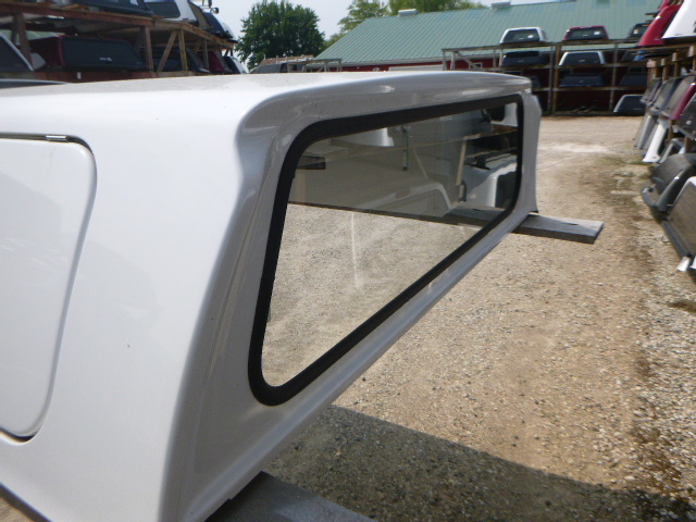 2019 - 2026 Chevrolet Silverado 1500 6'6 GAZ White Leer 100SCC Truck Cap 6 2019 - 2026 Chevrolet Silverado 1500 6'6 GAZ White Leer 100SCC Truck Cap - Image 6