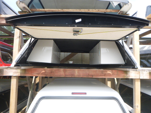 2019 - 2026 Chevrolet Silverado 1500 6'6 GAZ White Leer 100SCC Truck Cap 7 2019 - 2026 Chevrolet Silverado 1500 6'6 GAZ White Leer 100SCC Truck Cap - Image 7