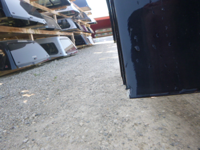 2017 - 2022 Ford Superduty F250/350/450 6'9 G1 Absolute Black Leer Legend Truck Cap 6 2017 - 2022 Ford Superduty F250/350/450 6'9 G1 Absolute Black Leer Legend Truck Cap - Image 6