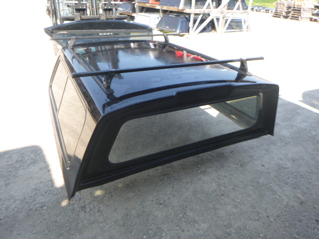 2017 - 2022 Ford Superduty F250/350/450 6'9 G1 Absolute Black Leer Legend Truck Cap 4 2017 - 2022 Ford Superduty F250/350/450 6'9 G1 Absolute Black Leer Legend Truck Cap - Image 4