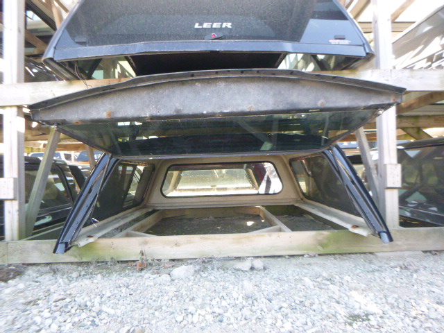 2017 - 2022 Ford Superduty F250/350/450 6'9 G1 Absolute Black Leer Legend Truck Cap 8 2017 - 2022 Ford Superduty F250/350/450 6'9 G1 Absolute Black Leer Legend Truck Cap - Image 8