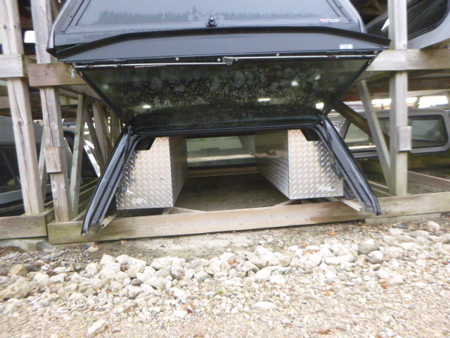 2015 - 2020 Ford F150 6'6 UA Black ARE Truck Cap 4 2015 - 2020 Ford F150 6'6 UA Black ARE Truck Cap - Image 4