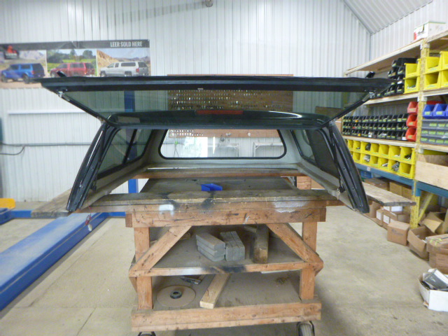 2004 - 2012 Chevrolet Colorado or GMC Canyon 5'2 Black Leer Truck Cap - Image 4