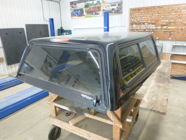 2004 - 2012 Chevrolet Colorado or GMC Canyon 5'2 Black Leer Truck Cap - Image 3