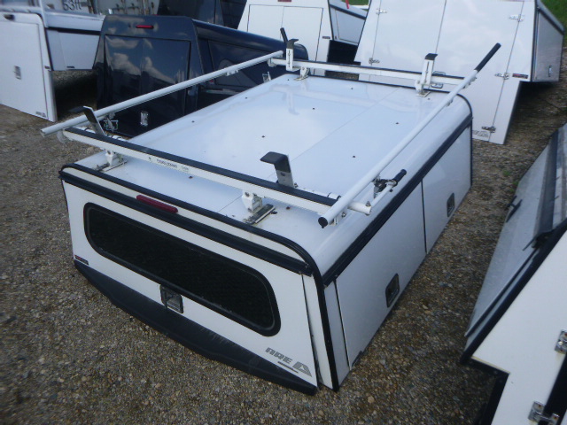 2017 - 2022 Ford Superduty F250/350/450 6'9 White ARE Contractor Truck Cap 3 2017 - 2022 Ford Superduty F250/350/450 6'9 White ARE Contractor Truck Cap - Image 3