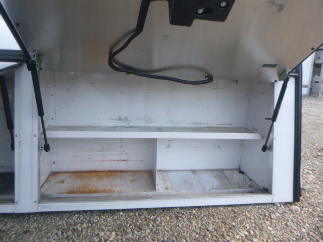 2017 - 2022 Ford Superduty F250/350/450 6'9 White ARE Contractor Truck Cap 7 2017 - 2022 Ford Superduty F250/350/450 6'9 White ARE Contractor Truck Cap - Image 7