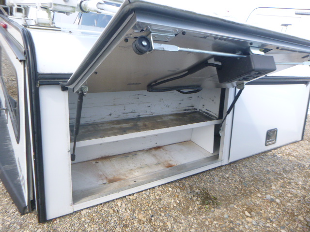 2017 - 2022 Ford Superduty F250/350/450 6'9 White ARE Contractor Truck Cap 9 2017 - 2022 Ford Superduty F250/350/450 6'9 White ARE Contractor Truck Cap - Image 9