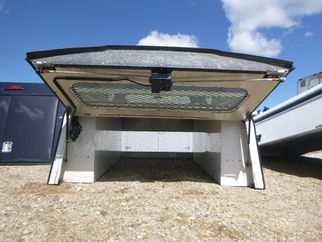 2017 - 2022 Ford Superduty F250/350/450 6'9 White ARE Contractor Truck Cap 4 2017 - 2022 Ford Superduty F250/350/450 6'9 White ARE Contractor Truck Cap - Image 4