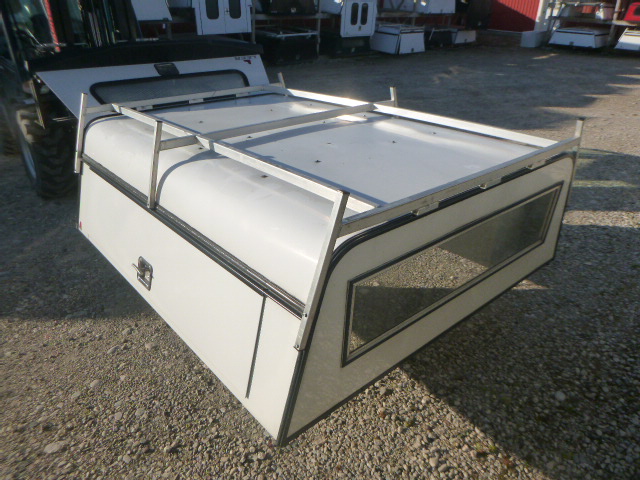 2017 - 2022 Ford Superduty F250/350/450 6'9 White Leer Contractor Truck Cap 4 2017 - 2022 Ford Superduty F250/350/450 6'9 White Leer Contractor Truck Cap - Image 4