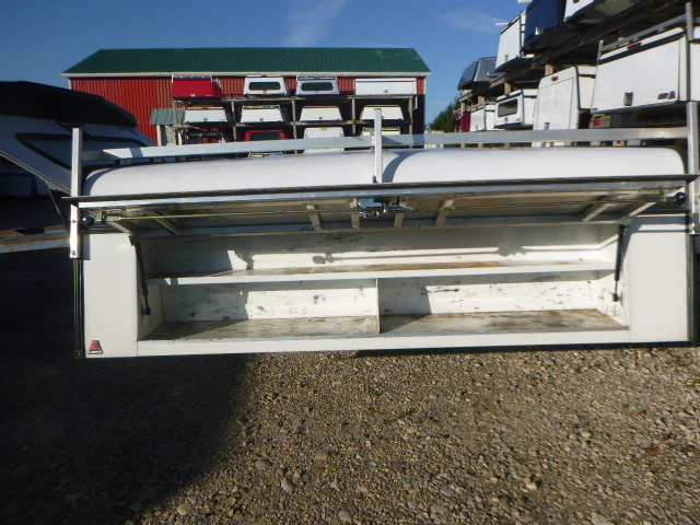 2017 - 2022 Ford Superduty F250/350/450 6'9 White Leer Contractor Truck Cap 7 2017 - 2022 Ford Superduty F250/350/450 6'9 White Leer Contractor Truck Cap - Image 7