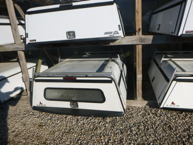 2017 - 2022 Ford Superduty F250/350/450 6'9 White Leer Contractor Truck Cap 3 2017 - 2022 Ford Superduty F250/350/450 6'9 White Leer Contractor Truck Cap - Image 3