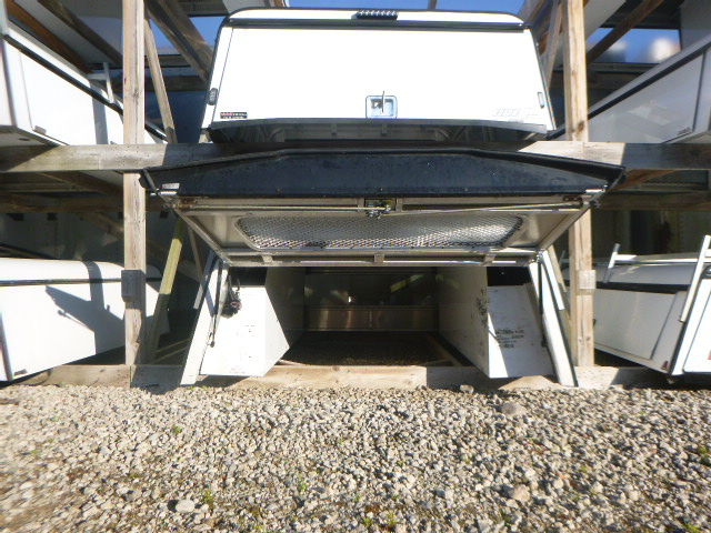 2017 - 2022 Ford Superduty F250/350/450 6'9 White Leer Contractor Truck Cap 5 2017 - 2022 Ford Superduty F250/350/450 6'9 White Leer Contractor Truck Cap - Image 5