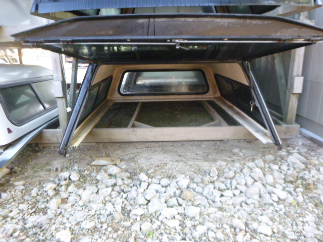 2015 - 2020 Ford F150 6'6 E2 Magma Red Fibrobec High Rise Truck Cap 4 2015 - 2020 Ford F150 6'6 E2 Magma Red Fibrobec High Rise Truck Cap - Image 4