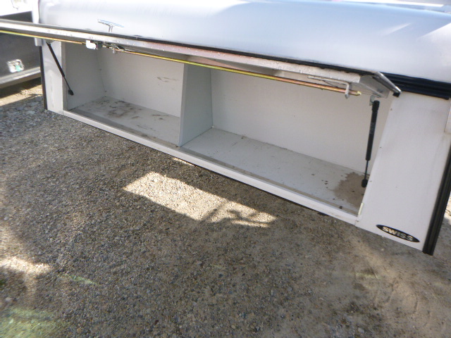 2008 - 2016 Ford Superduty F250/350/450 6'9 White Contractor Swiss Truck Cap 8 2008 - 2016 Ford Superduty F250/350/450 6'9 White Contractor Swiss Truck Cap - Image 8