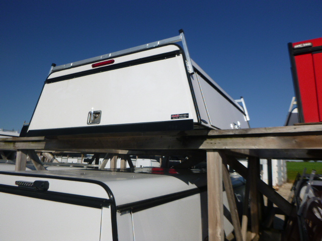 2008 - 2016 Ford Superduty F250/350/450 6'9 White Contractor Swiss Truck Cap 3 2008 - 2016 Ford Superduty F250/350/450 6'9 White Contractor Swiss Truck Cap - Image 3