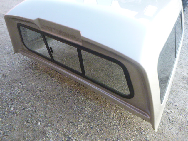 2017 - 2022 Ford Superduty 6'9 GN White Gold Leer180 Truck Cap 5 2017 - 2022 Ford Superduty 6'9 GN White Gold Leer180 Truck Cap - Image 5