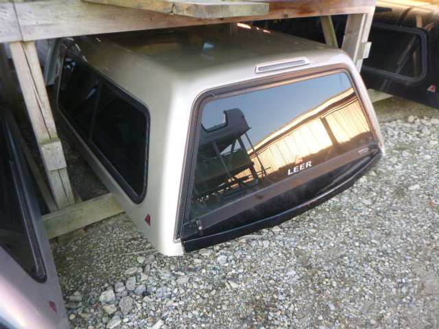 2017 - 2022 Ford Superduty 6'9 GN White Gold Leer180 Truck Cap 3 2017 - 2022 Ford Superduty 6'9 GN White Gold Leer180 Truck Cap - Image 3