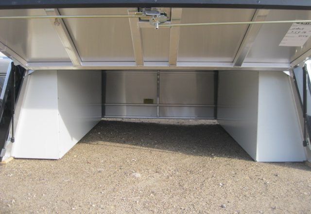 2023 - 2026 Ford Superduty F250/350/450 6'9 New Black Swiss Contractor Truck Cap 4 2023 - 2026 Ford Superduty F250/350/450 6'9 New Black Swiss Contractor Truck Cap - Image 4