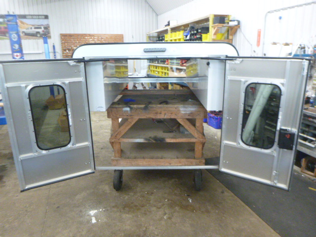 2019 - 2026 Chevrolet Silverado or GMC Sierra 1500 8' White ARE Contractor Truck Cap 7 2019 - 2026 Chevrolet Silverado or GMC Sierra 1500 8' White ARE Contractor Truck Cap - Image 7