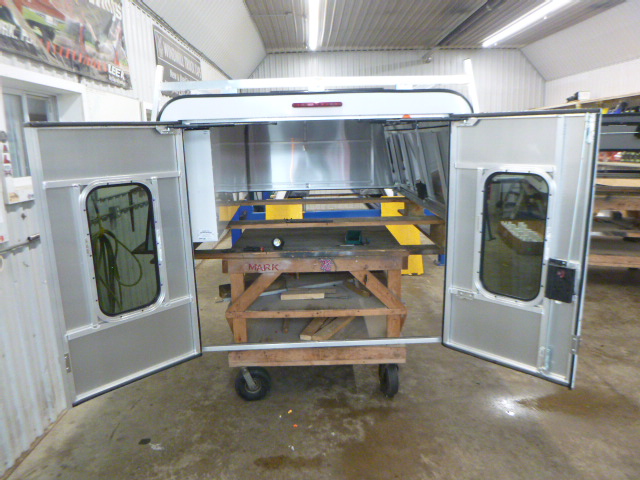 2017 - 2026 Ford Superduty F250/350/450 8' White ARE Contractor Truck Cap 4 2017 - 2026 Ford Superduty F250/350/450 8' White ARE Contractor Truck Cap - Image 4