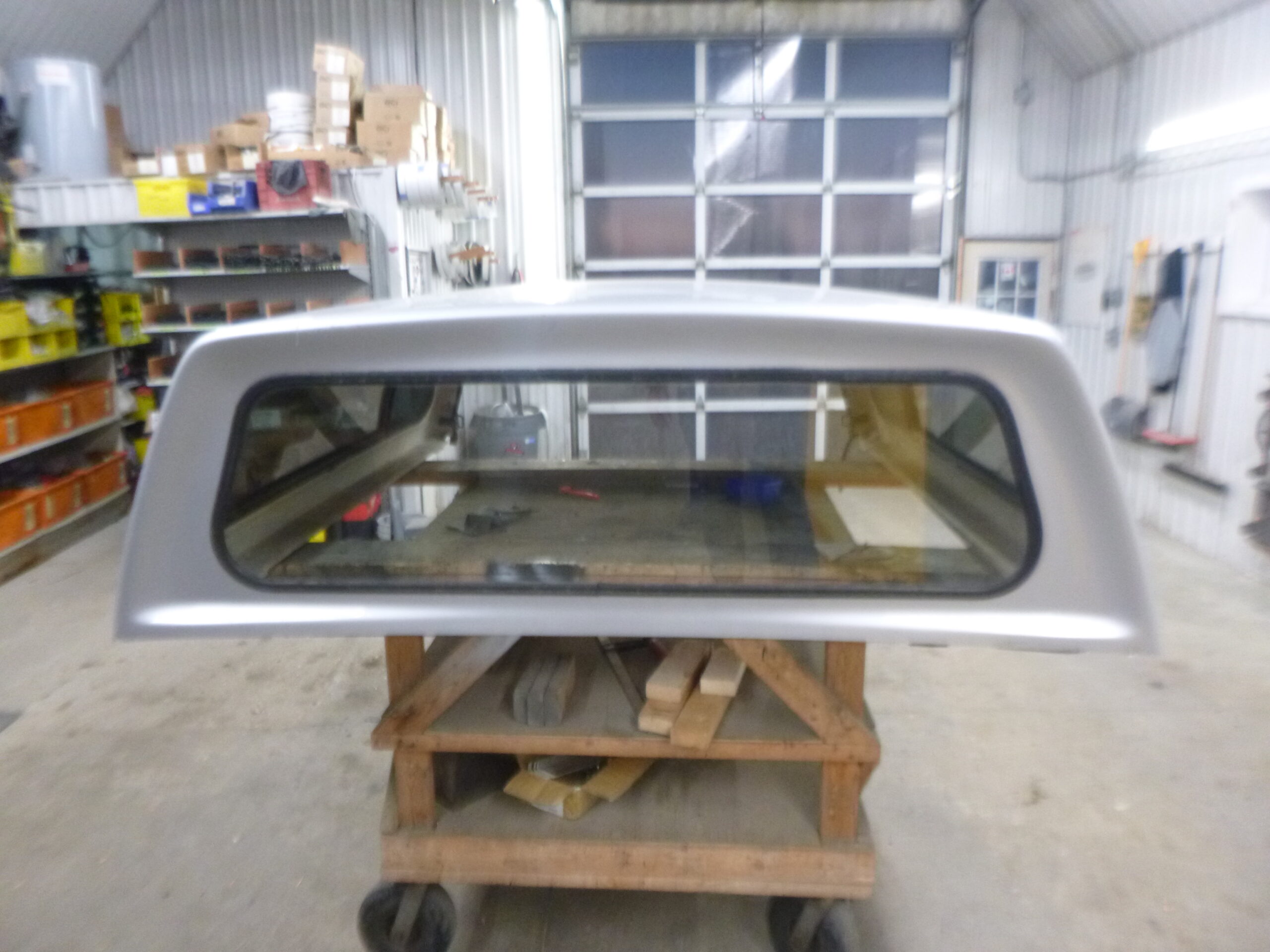 Dodge Ram 6'4 PS2 Bright Silver Leer100XL Truck Cap 7 Dodge Ram 6'4 PS2 Bright Silver Leer100XL Truck Cap - Image 7