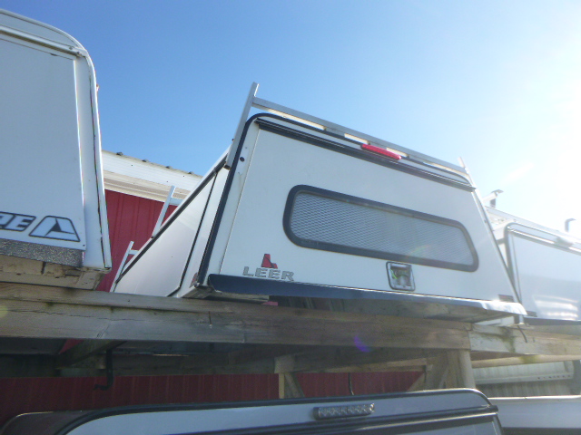 2017 - 2022 Ford Superduty F250/350/450 6'9 White Leer High rise Contractor Truck Cap 3 2017 - 2022 Ford Superduty F250/350/450 6'9 White Leer High rise Contractor Truck Cap - Image 3