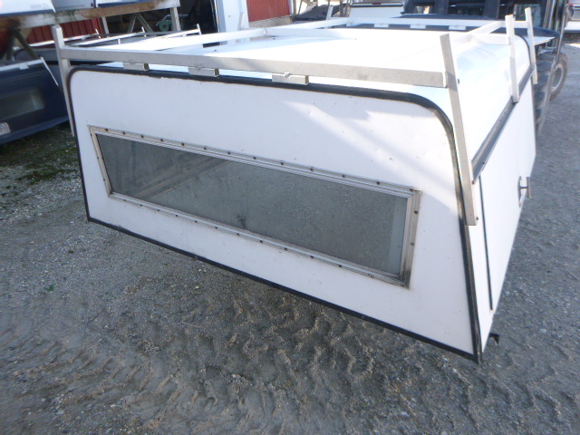 2017 - 2022 Ford Superduty F250/350/450 6'9 White Leer High rise Contractor Truck Cap 6 2017 - 2022 Ford Superduty F250/350/450 6'9 White Leer High rise Contractor Truck Cap - Image 6