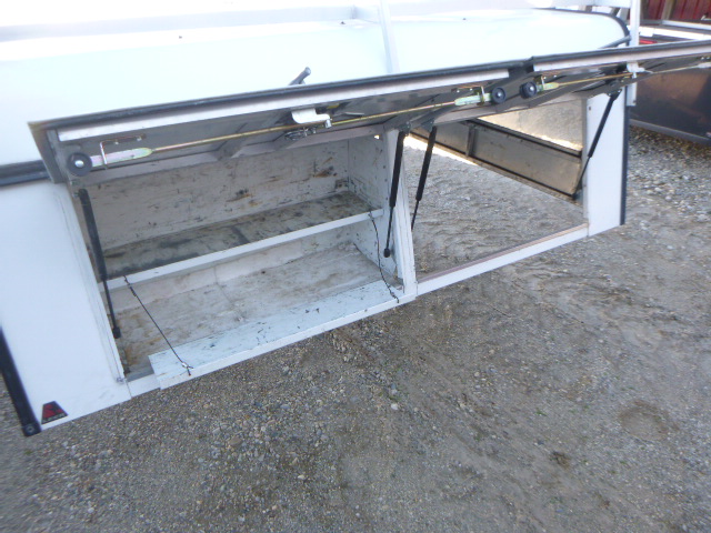 2017 - 2022 Ford Superduty F250/350/450 6'9 White Leer High rise Contractor Truck Cap 7 2017 - 2022 Ford Superduty F250/350/450 6'9 White Leer High rise Contractor Truck Cap - Image 7