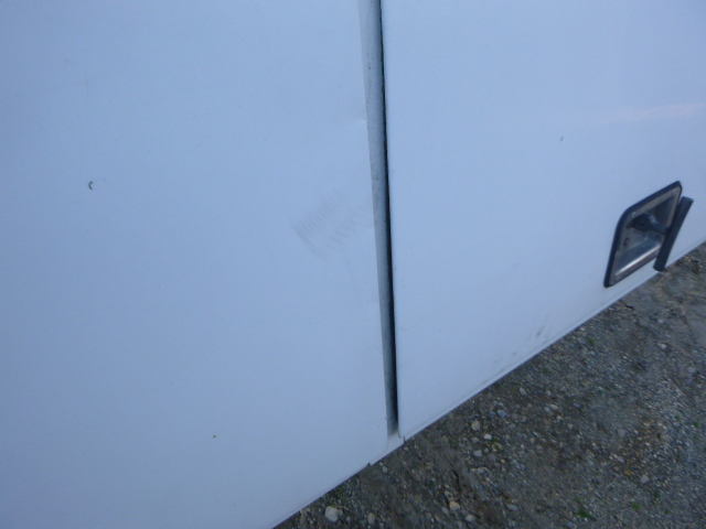 2017 - 2022 Ford Superduty F250/350/450 6'9 White Leer High rise Contractor Truck Cap 8 2017 - 2022 Ford Superduty F250/350/450 6'9 White Leer High rise Contractor Truck Cap - Image 8