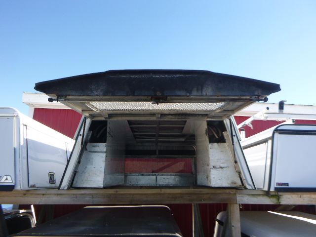 2017 - 2022 Ford Superduty F250/350/450 6'9 White Leer High rise Contractor Truck Cap 4 2017 - 2022 Ford Superduty F250/350/450 6'9 White Leer High rise Contractor Truck Cap - Image 4