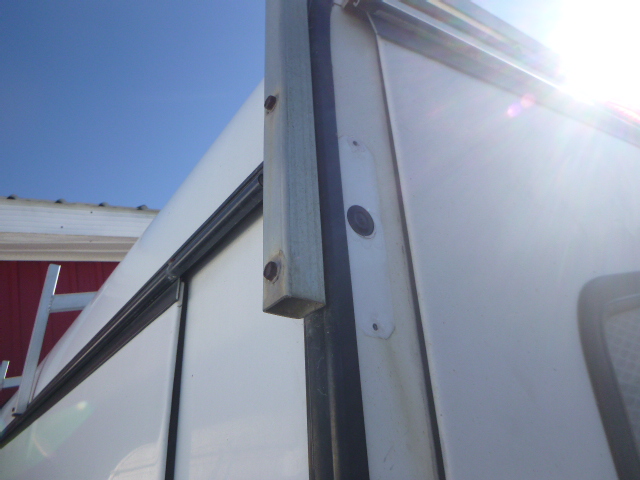 2017 - 2022 Ford Superduty F250/350/450 6'9 White Leer High rise Contractor Truck Cap 12 2017 - 2022 Ford Superduty F250/350/450 6'9 White Leer High rise Contractor Truck Cap - Image 12