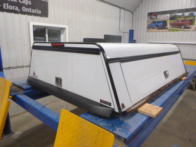 2020 - 2026 GMC Sierra or Chevrolet Silverado HD 2500/3500 8' White Leer Contractor Truck Cap 2 2020 - 2026 GMC Sierra or Chevrolet Silverado HD 2500/3500 8' White Leer Contractor Truck Cap - Image 2