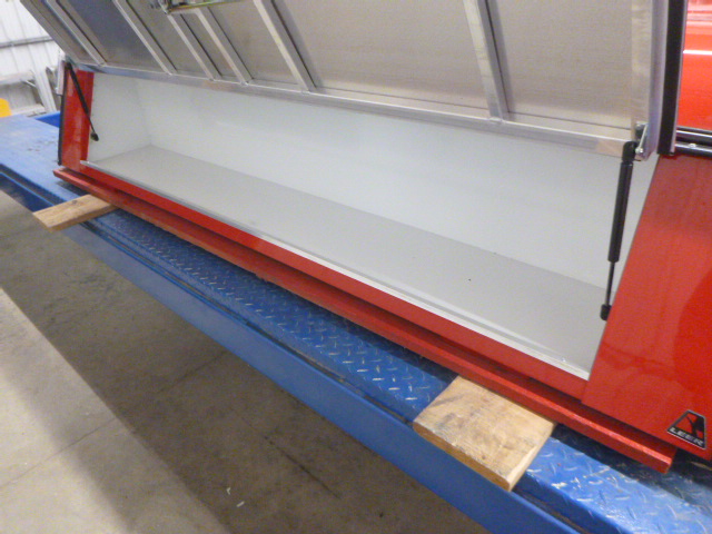 2019 - 2026 GMC Sierra or Chevrolet Silverado 8' G7C Pull Me Over Red Leer Contractor Truck Cap 6 2019 - 2026 GMC Sierra or Chevrolet Silverado 8' G7C Pull Me Over Red Leer Contractor Truck Cap - Image 6