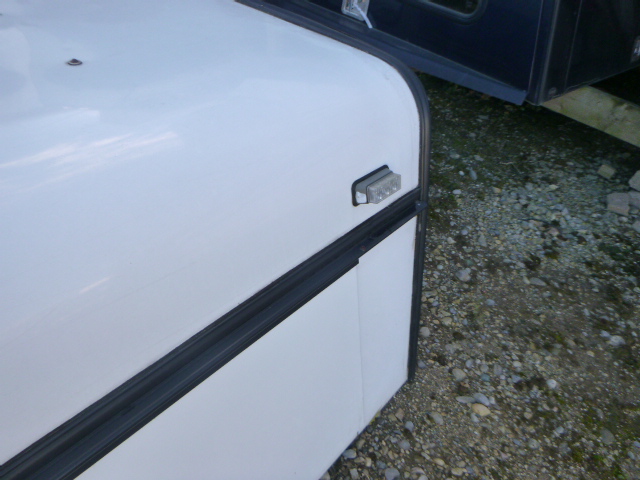 2017 - 2022 Ford Superduty F250/350/450 6'9 White Leer DCC Contractor Truck Cap 9 2017 - 2022 Ford Superduty F250/350/450 6'9 White Leer DCC Contractor Truck Cap - Image 9