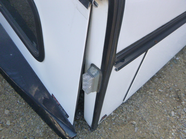 2017 - 2022 Ford Superduty F250/350/450 6'9 White Leer DCC Contractor Truck Cap 10 2017 - 2022 Ford Superduty F250/350/450 6'9 White Leer DCC Contractor Truck Cap - Image 10