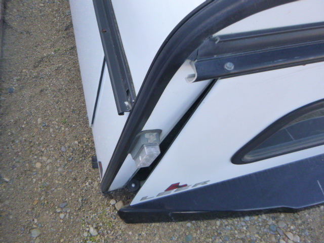 2017 - 2022 Ford Superduty F250/350/450 6'9 White Leer DCC Contractor Truck Cap 11 2017 - 2022 Ford Superduty F250/350/450 6'9 White Leer DCC Contractor Truck Cap - Image 11