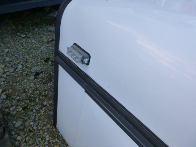 2017 - 2022 Ford Superduty F250/350/450 6'9 White Leer DCC Contractor Truck Cap 12 2017 - 2022 Ford Superduty F250/350/450 6'9 White Leer DCC Contractor Truck Cap - Image 12