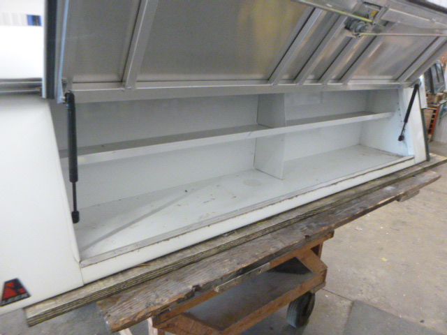 2014 - 2018 GMC Sierra or Chevrolet Silverado 6'6 White Leer Contractor Truck Cap - Image 5