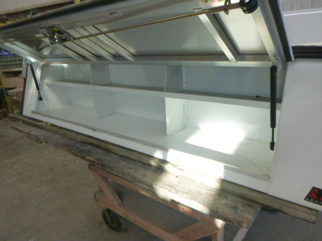 2014 - 2018 GMC Sierra or Chevrolet Silverado 6'6 White Leer Contractor Truck Cap - Image 6