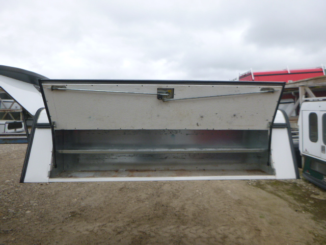 2019 - 2026 GMC Sierra or Chevrolet Silverado 1500 6'6 White Unicover Contractor Truck Cap 5 2019 - 2026 GMC Sierra or Chevrolet Silverado 1500 6'6 White Unicover Contractor Truck Cap - Image 5