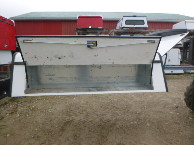 2019 - 2026 GMC Sierra or Chevrolet Silverado 1500 6'6 White Unicover Contractor Truck Cap 6 2019 - 2026 GMC Sierra or Chevrolet Silverado 1500 6'6 White Unicover Contractor Truck Cap - Image 6