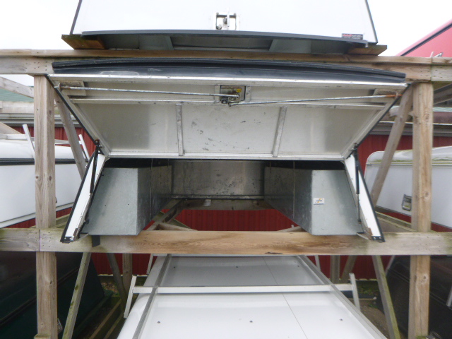 2019 - 2026 GMC Sierra or Chevrolet Silverado 1500 6'6 White Unicover Contractor Truck Cap 4 2019 - 2026 GMC Sierra or Chevrolet Silverado 1500 6'6 White Unicover Contractor Truck Cap - Image 4