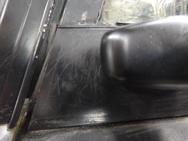 2019 - 2026 Chevrolet Silverado 1500 6'6 G9K Stain Steel Metallic Leer122 Truck Cap 5 2019 - 2026 Chevrolet Silverado 1500 6'6 G9K Stain Steel Metallic Leer122 Truck Cap - Image 5