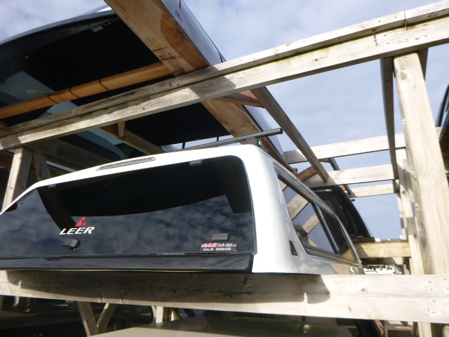 2019 - 2026 Dodge Ram 1500 6'4 New Body Style PWD Ivory Pearl Leer100XR Truck Cap 3 2019 - 2026 Dodge Ram 1500 6'4 New Body Style PWD Ivory Pearl Leer100XR Truck Cap - Image 3