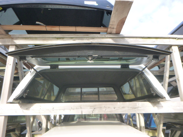 2019 - 2026 Dodge Ram 1500 6'4 New Body Style PWD Ivory Pearl Leer100XR Truck Cap 4 2019 - 2026 Dodge Ram 1500 6'4 New Body Style PWD Ivory Pearl Leer100XR Truck Cap - Image 4