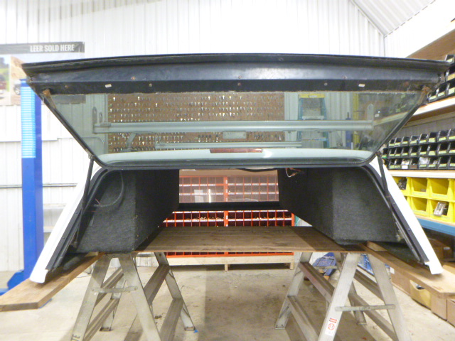 2014 - 2018 GMC Sierra or Chevrolet Silverado 6'6 50 Olympic White Century Truck Cap 4 2014 - 2018 GMC Sierra or Chevrolet Silverado 6'6 50 Olympic White Century Truck Cap - Image 4