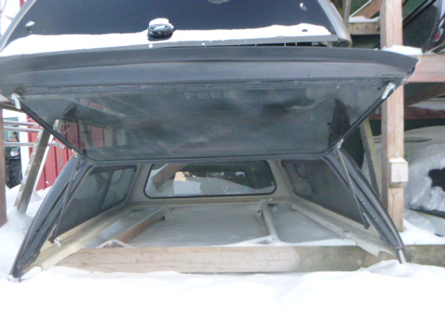 2020 - 2026 GMC Sierra 6'9 HD 2500/3500 GBA Black Leer Legend Truck Cap 4 2020 - 2026 GMC Sierra 6'9 HD 2500/3500 GBA Black Leer Legend Truck Cap - Image 4