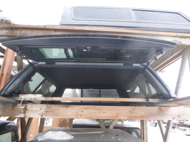 2019 - 2026 GMC Sierra 5'8 GJI Shadow Grey Leer100XL Truck Cap 4 2019 - 2026 GMC Sierra 5'8 GJI Shadow Grey Leer100XL Truck Cap - Image 4